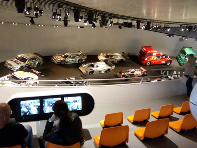 Штутгарт музей Mercedes-Benz
